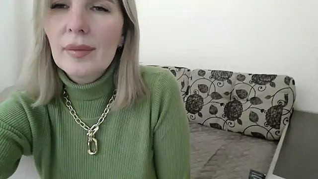 Snapshot of sensualEmilia chatting on October 25, 6:24 pm sensualEmilia online show from October 25, 6:24 pm