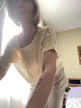 sensualEmilia online show from June 15, 7:10 am
