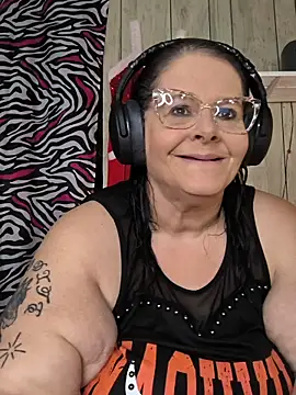 Snapshot of davisdesires@xh chatting on November 4, 2:27 pm davisdesiresxh online show from November 4, 2:27 pm