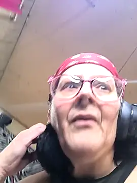 Snapshot of davisdesires@xh chatting on November 10, 3:00 pm davisdesiresxh online show from November 10, 3:00 pm