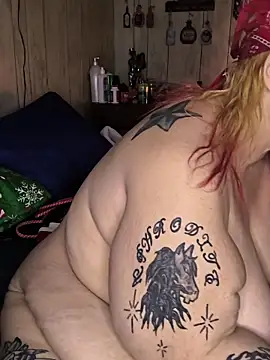 Snapshot of davisdesires@xh chatting on November 24, 3:23 pm davisdesiresxh online show from November 24, 3:23 pm