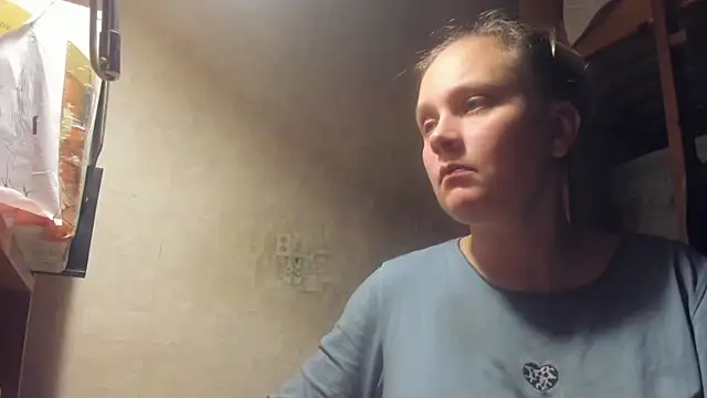 Snapshot of FrumCake chatting on January 15, 12:41 am FrumCake online show from January 15, 12:41 am