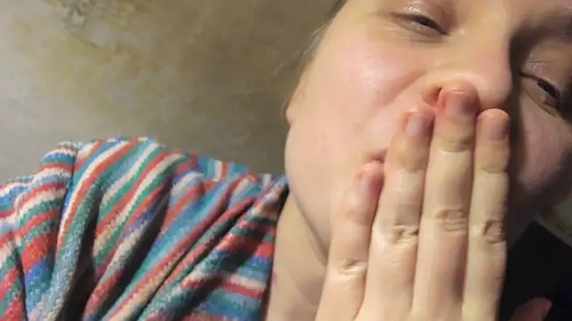 Snapshot of FrumCake chatting on February 3, 1:41 am FrumCake online show from February 3, 1:41 am