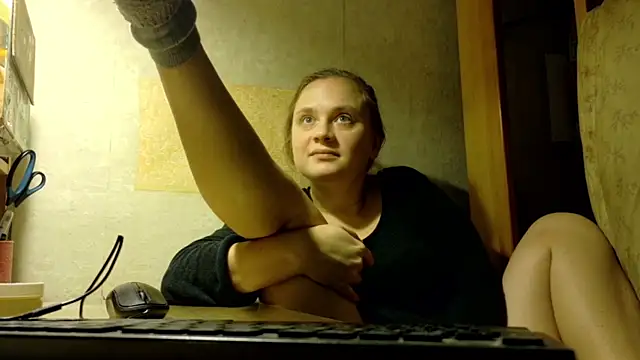 Snapshot of FrumCake chatting on November 30, 2:26 am FrumCake online show from November 30, 2:26 am