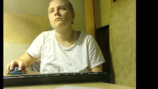 Snapshot of FrumCake chatting on March 26, 4:34 pm FrumCake online show from March 26, 4:34 pm