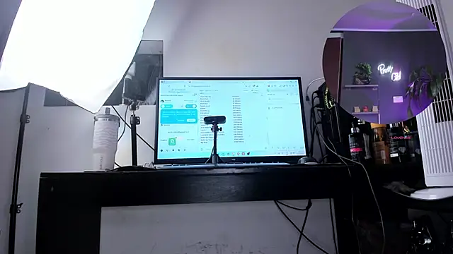 Snapshot of Katiehill_1 chatting on November 12, 7:24 pm Katiehill 1 online show from November 12, 7:24 pm