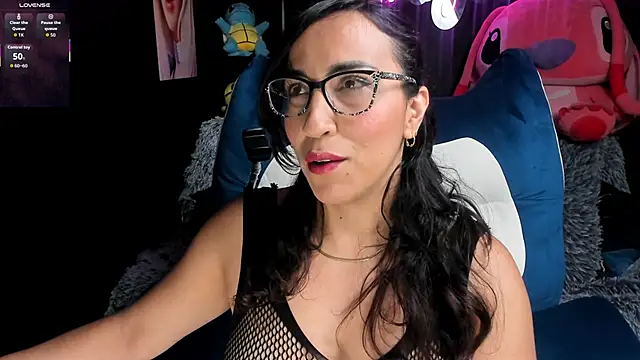 Snapshot of Katiehill_1 chatting on November 24, 10:53 pm Katiehill 1 online show from November 24, 10:53 pm