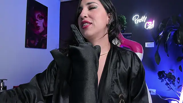 Snapshot of Katiehill_1 chatting on December 13, 7:53 pm Katiehill 1 online show from December 13, 7:53 pm