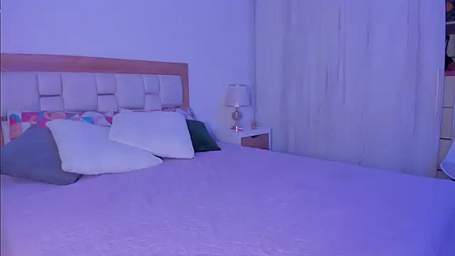 mia hank online show from January 20, 11:35 am