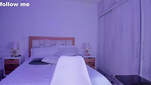 mia hank online show from February 19, 11:38 am