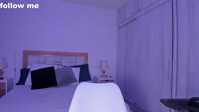 mia hank online show from February 24, 11:43 am