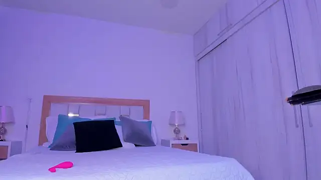 mia hank online show from March 9, 11:47 am