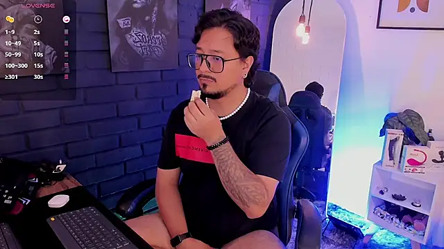 DaviidEvans  online show from March 7, 1:02 am