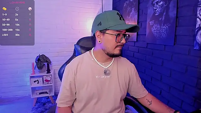 DaviidEvans  online show from June 13, 3:43 pm