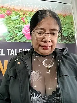 Snapshot of __valentina18 chatting on May 5, 12:24 pm valentina18 online show from May 5, 12:24 pm