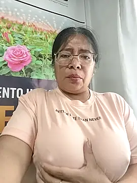 Snapshot of __valentina18 chatting on May 9, 12:32 pm valentina18 online show from May 9, 12:32 pm