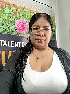 Snapshot of __valentina18 chatting on May 13, 12:57 pm valentina18 online show from May 13, 12:57 pm