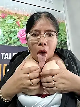 Snapshot of __valentina18 chatting on May 14, 12:01 pm valentina18 online show from May 14, 12:01 pm