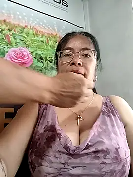 Snapshot of __valentina18 chatting on July 28, 12:59 pm valentina18 online show from July 28, 12:59 pm