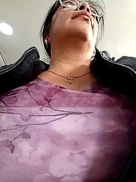 Snapshot of __valentina18 chatting on July 28, 8:23 pm valentina18 online show from July 28, 8:23 pm
