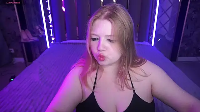 Snapshot of Tinker_Belll chatting on May 17, 7:10 pm Tinker Belll online show from May 17, 7:10 pm