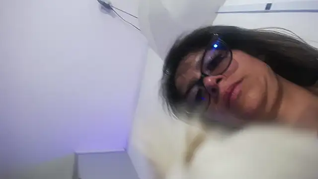 Snapshot of beauti_wild25 chatting on June 6, 7:29 pm beauti wild25 online show from June 6, 7:29 pm