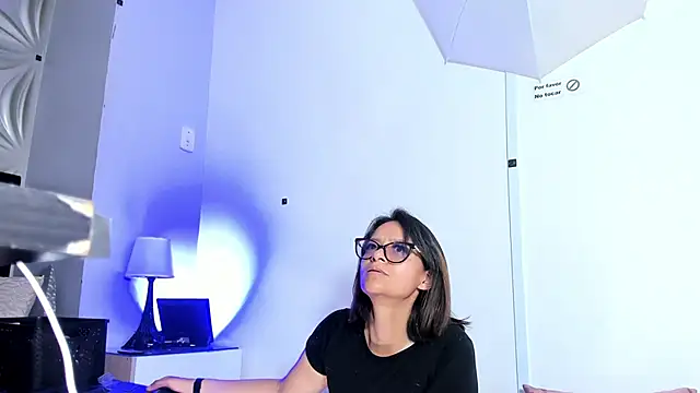 Snapshot of beauti_wild25 chatting on June 26, 7:29 pm beauti wild25 online show from June 26, 7:29 pm