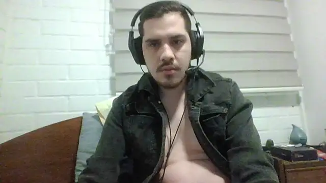 Snapshot of hung_weeb chatting on November 19, 4:23 am hung weeb online show from November 19, 4:23 am