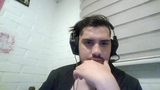 Snapshot of hung_weeb chatting on January 16, 3:21 am hung weeb online show from January 16, 3:21 am