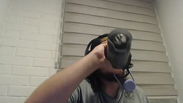 Snapshot of hung_weeb chatting on February 17, 2:41 am hung weeb online show from February 17, 2:41 am