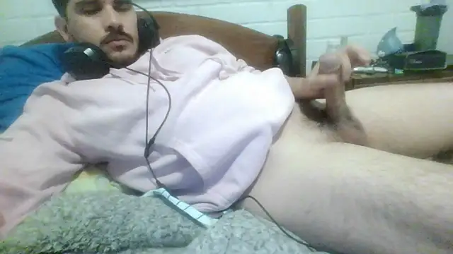 Snapshot of hung_weeb chatting on March 16, 3:23 am hung weeb online show from March 16, 3:23 am