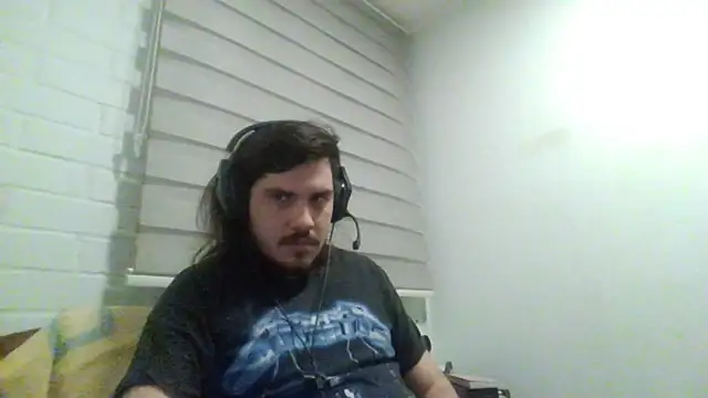 Snapshot of hung_weeb chatting on March 27, 1:22 am hung weeb online show from March 27, 1:22 am