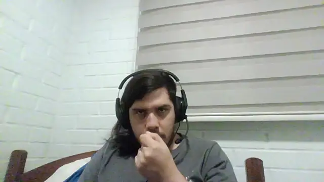 Snapshot of hung_weeb chatting on April 2, 2:31 am hung weeb online show from April 2, 2:31 am