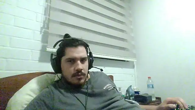 Snapshot of hung_weeb chatting on April 3, 3:37 am hung weeb online show from April 3, 3:37 am