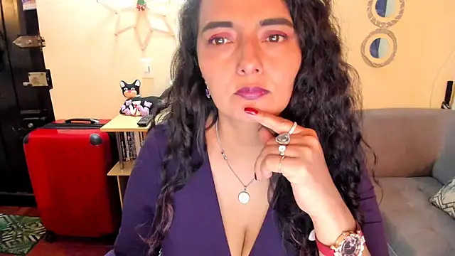 Snapshot of emma_luxy chatting on January 11, 5:10 am emma luxy online show from January 11, 5:10 am