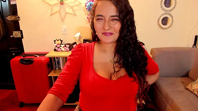 Snapshot of emma_luxy chatting on January 12, 4:21 am emma luxy online show from January 12, 4:21 am