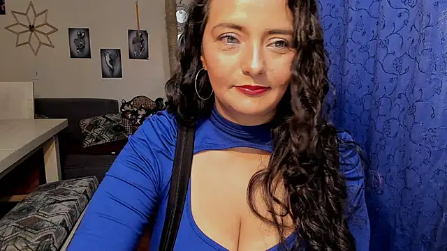 Snapshot of emma_luxy chatting on September 10, 10:32 pm emma luxy online show from September 10, 10:32 pm