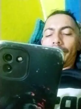 Snapshot of Donmauricio chatting on April 2, 5:05 am Donmauricio online show from April 2, 5:05 am