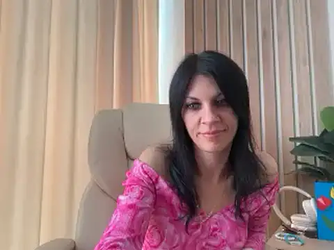 Snapshot of InjaAtHome chatting on June 22, 1:19 pm InjaAtHome online show from June 22, 1:19 pm