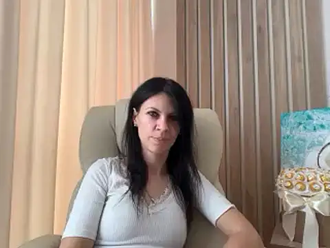 Snapshot of InjaAtHome chatting on July 24, 9:29 am InjaAtHome online show from July 24, 9:29 am