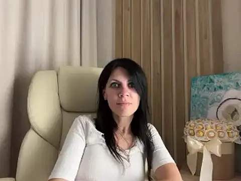 Snapshot of InjaAtHome chatting on July 24, 9:35 pm InjaAtHome online show from July 24, 9:35 pm