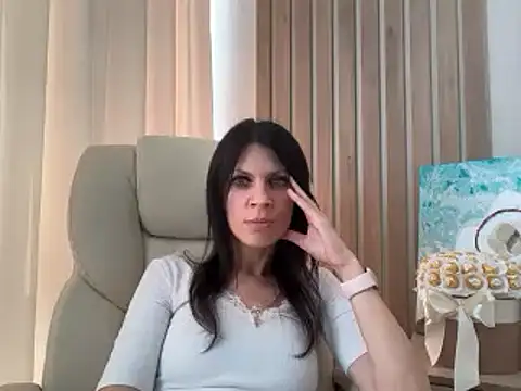 Snapshot of InjaAtHome chatting on July 28, 2:13 pm InjaAtHome online show from July 28, 2:13 pm