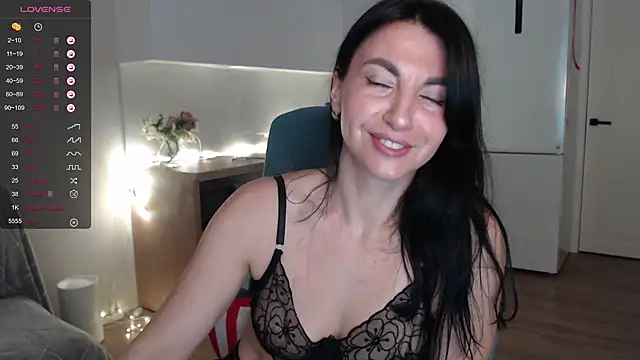 Snapshot of Mary_love16 chatting on May 26, 8:21 am Mary love16 online show from May 26, 8:21 am