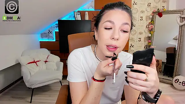 EmillyTaylor online show from February 12, 4:51 am