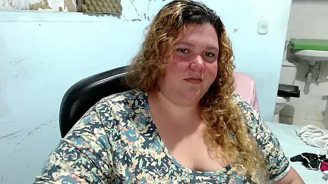Snapshot of squirt322bbw chatting on June 18, 6:34 pm squirt322bbw online show from June 18, 6:34 pm
