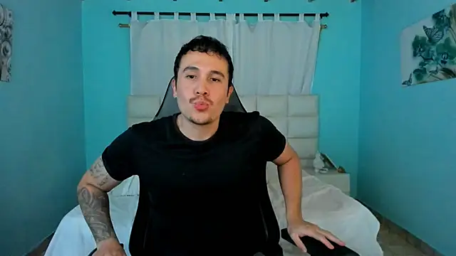 Snapshot of juan__jimenez chatting on April 3, 9:02 pm juan jimenez online show from April 3, 9:02 pm