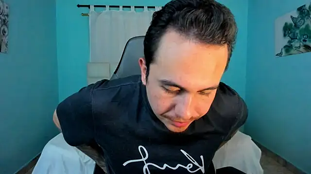 Snapshot of juan__jimenez chatting on April 4, 9:34 pm juan jimenez online show from April 4, 9:34 pm