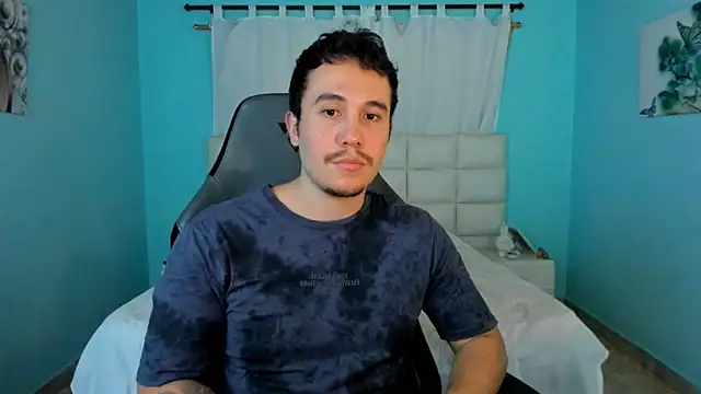 Snapshot of juan__jimenez chatting on April 17, 10:35 pm juan jimenez online show from April 17, 10:35 pm