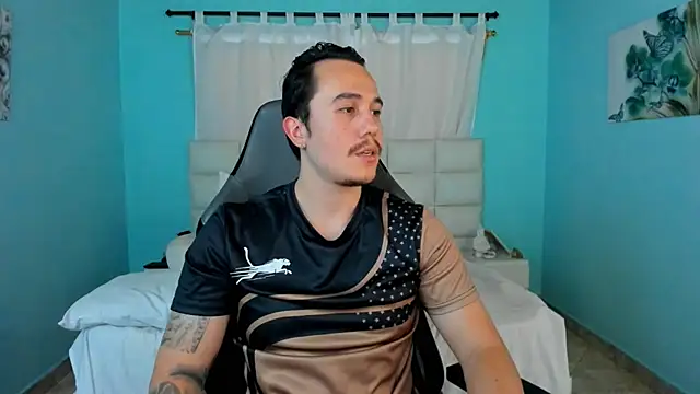 Snapshot of juan__jimenez chatting on April 22, 8:43 pm juan jimenez online show from April 22, 8:43 pm