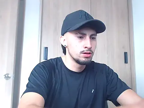 Snapshot of ChrisDamon chatting on November 8, 1:33 pm ChrisDamon online show from November 8, 1:33 pm